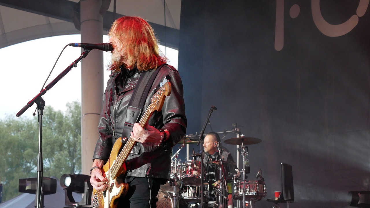 Der Bassist von Foreigner
