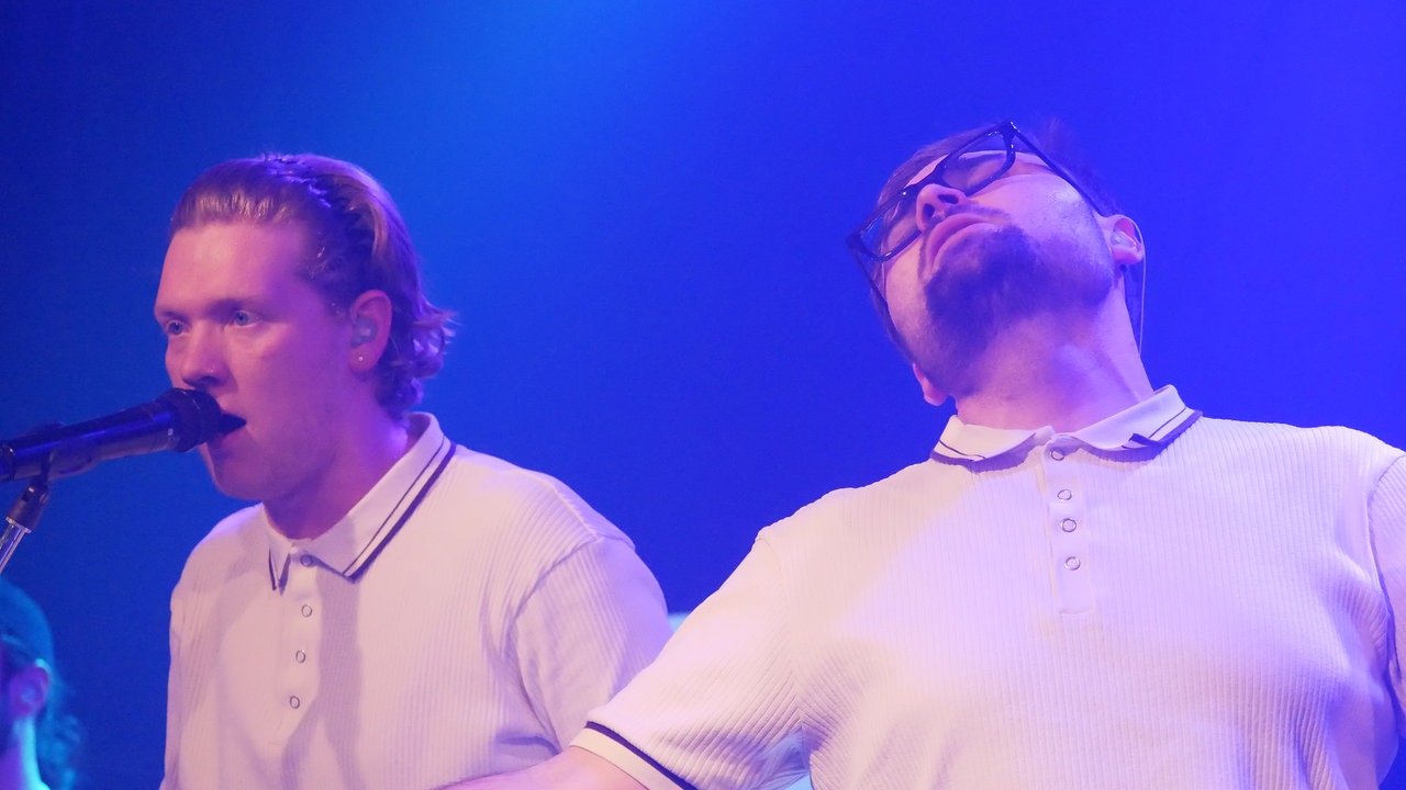 Zwei Musiker der Band King Loui