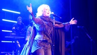 Kim Wilde mit Cape