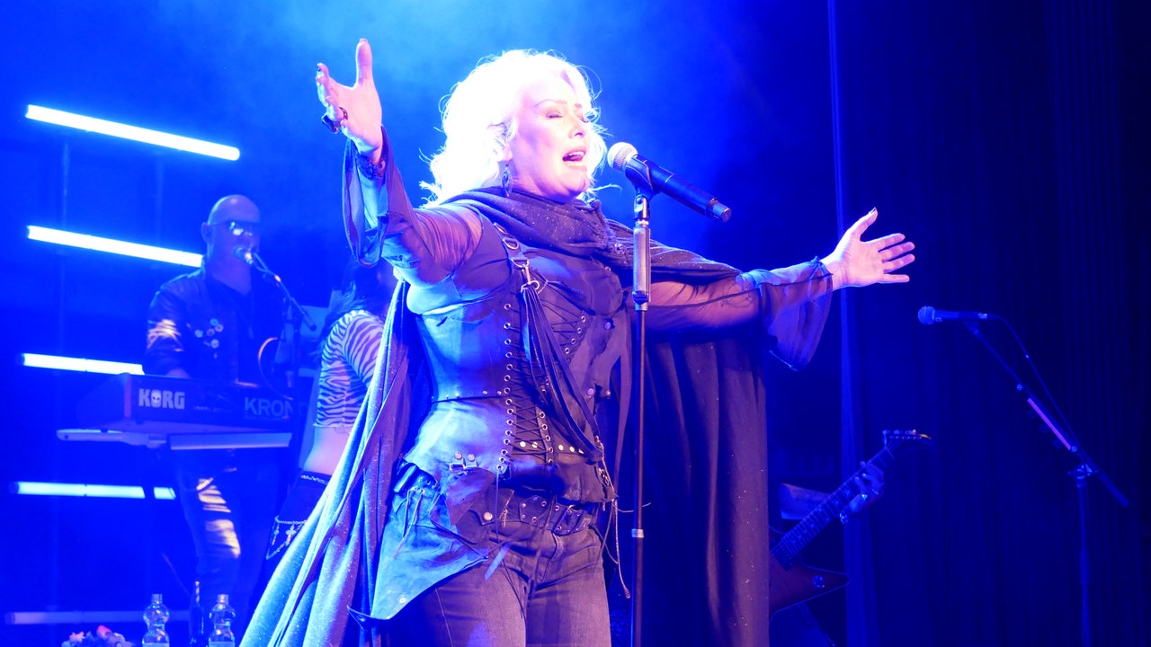 Kim Wilde mit Cape