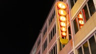Schild des Gloria-Theaters