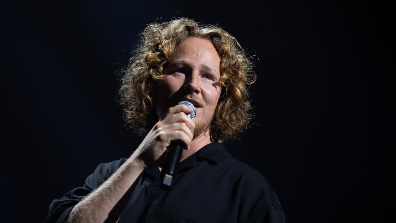 Michael Schulte singt auf der Bühne
