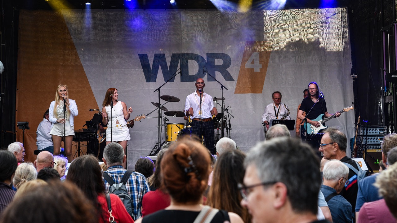 Die WDR 4  Band beim WDR 4 Sommer Open Air in Lünen