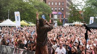Sänger von Rednex vor dem Publikum beim WDR 4 Sommer Open Air in Münster am 31.07.2026
