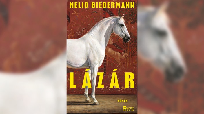 Buchcover: "Lázár" von Nelio Biedermann (Ein weißes Pferd im Profil vor einem roten, bebilderten Wandteppich)