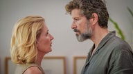 Eine Szene des Films "Bis zur Wahrheit": Martina (Maria Furtwängler) und ihr Ehemann Andi (Pasquale Aleardi) stehen sich gegenüber