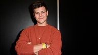 Alex Høgh Andersen, Schauspieler der Serie "Call Me Dad" 