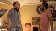 Szene aus dem Film "Yesterday": Schauspieler Himesh Patel steht dem Regisseur Danny Boyle gegenüber.