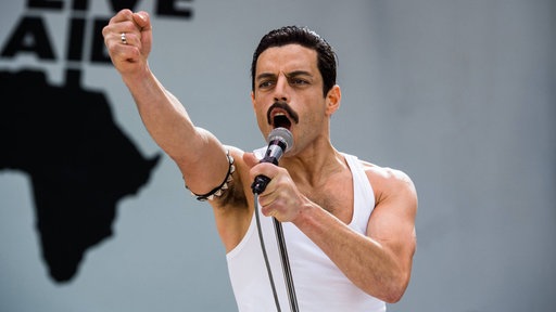 Rami Malek in der Rolle des Freddie Mercury 
