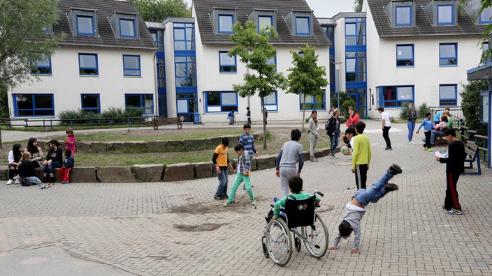 Spielende Kinder im Friedensdorf Oberhausen