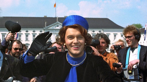 Hape Kerkeling als Königin Beatrix im Jahr 1991