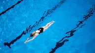 Schwimmerin im Schwimmbecken