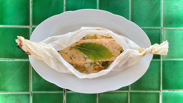 Lachs auf Fenchelgemüse in Pergament