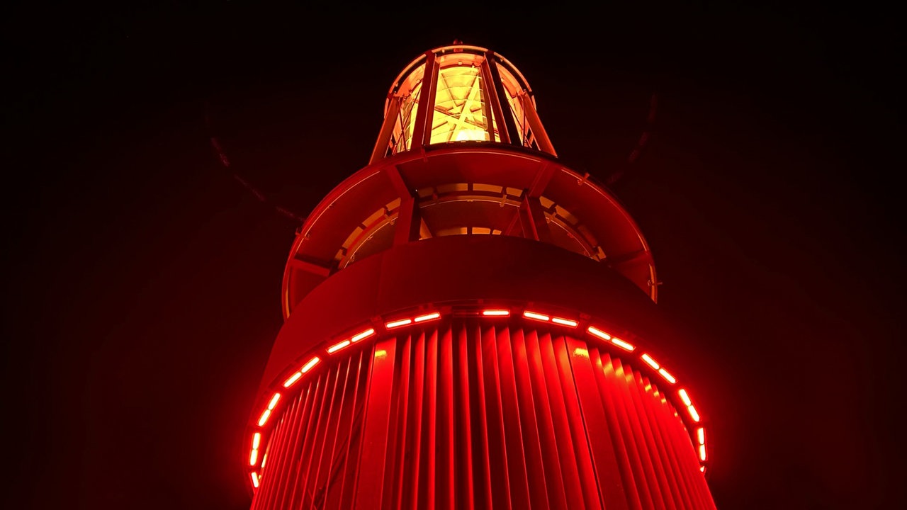 Nahaufnahme der weltgrößten Grubenlampe im Dunkeln