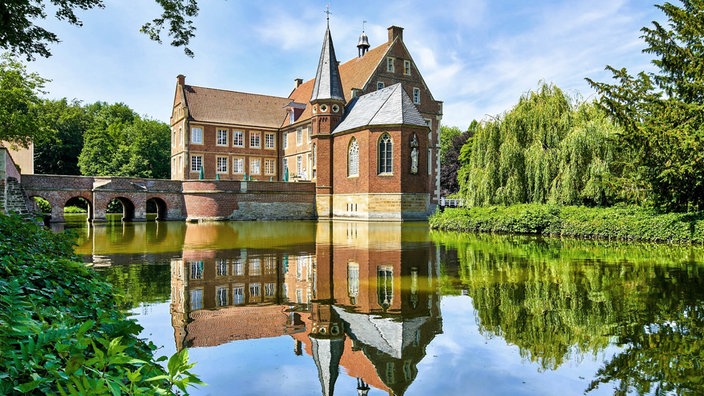 Burg Hülshoff: Wasserschloss inmitten schöner Natur