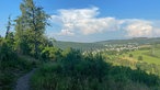 Unterwegs auf dem Trödelsteinpfad in Burbach: Blick auf Burbach von oben