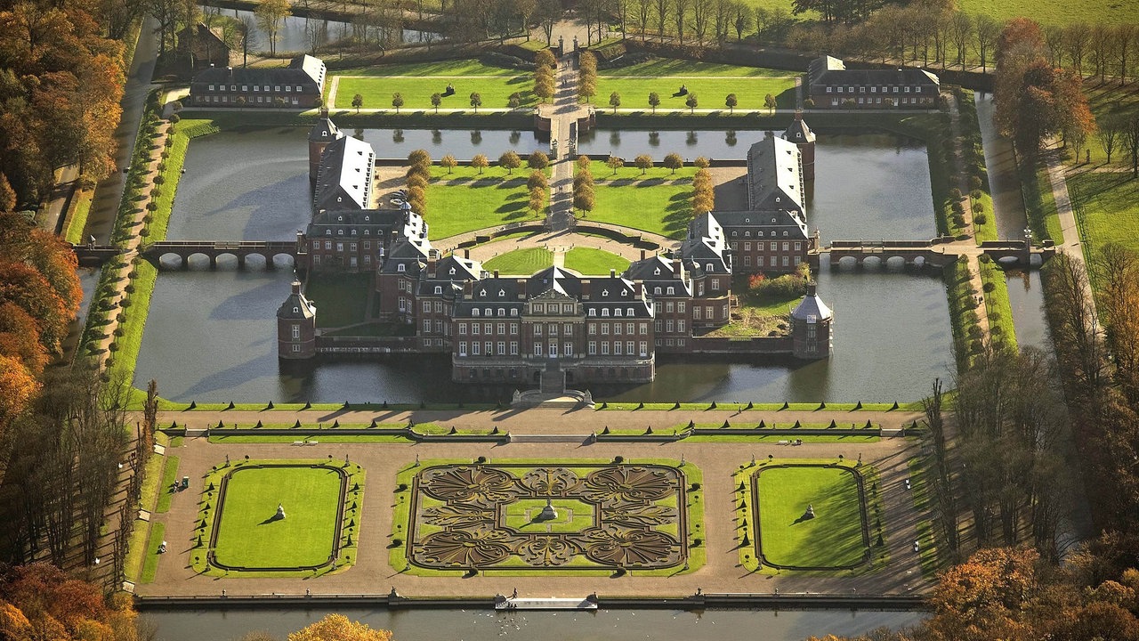 Wandern rund ums Schloss Nordkirchen: Bild von oben auf das Schloss