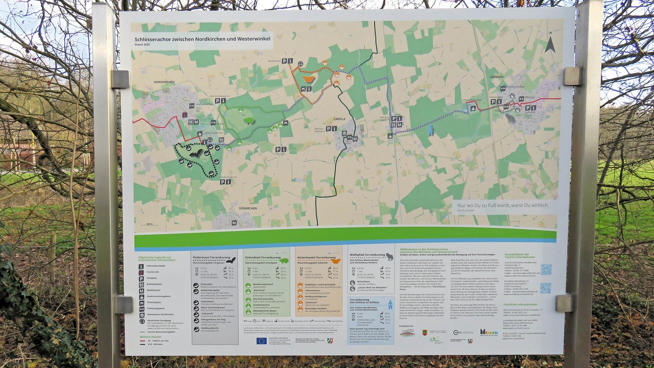 Wandern rund ums Schloss Nordkirchen: Blick auf eine Wanderkarte