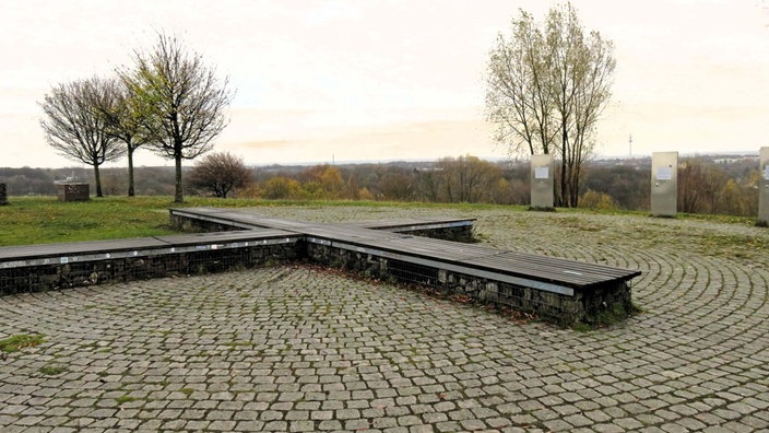 Über den "Weg der Riesen" auf den Bochumer Tippelsberg