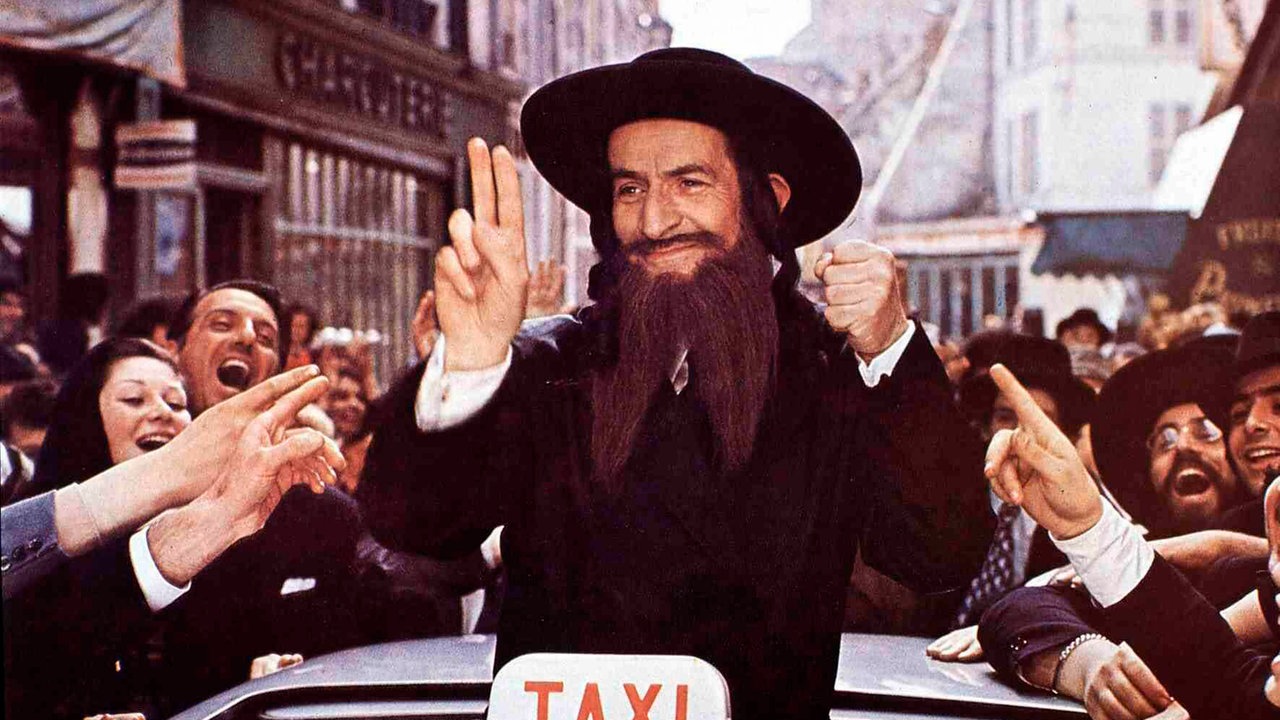 Szene aus "Die Abenteuer des Rabbi Jacob": Louis de Funès grüßt als Rabbi Jacob aus dem Dachfenster eines Autos und wird von einer Menschenmenge umjubelt