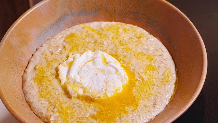 Italienisches Gericht Polenta, Aussehen kann vom Rezept abweichen. 