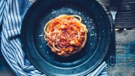 Spaghetti all'amatriciana auf einem Teller (Symbolbild, kann von Rezept abweichen)