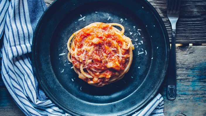 Spaghetti all'amatriciana auf einem Teller (Symbolbild, kann von Rezept abweichen)