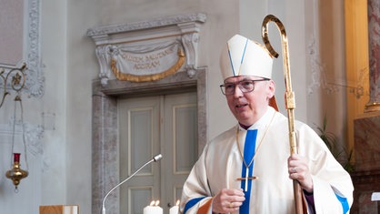 Der altkatholische Bischof Matthias Ring bei einer Priesterweihe in der Schlosskirche Mannheim 