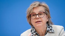 Eva Maria Welskop-Deffaa auf der Bundespressekonferenz am 08. Februar 2023
