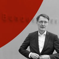 Das Beitragsbild des ARD Radiofeature "Lauterbachs Revolution? - Doku über den Kampf gegen die Krankenhausreform" zeigt Bundesgesundheitsminister Prof. Dr. Karl Lauterbach bei der Bundespressekonferenz am 13.09.2023.  
