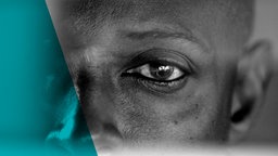 Das Beitragsbild des ARD Radiofeature "Tödliches Schweigen" zeigt einen 49-jährigen Mann der am Völkermord beteiligt war. 