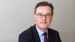 Professor für Neuere und Neueste Geschichte Westeuropas am Historischen Seminar der Albert-Ludwigs-Universität Freiburg.