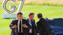 Frankreichs Präsident Macron bei der Ankunft in Evian zum G7-Gipfel am 15.06.2026.