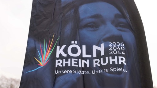 Plakat, das für die Austragung der Olympischen Spiele in Köln und Rhein/Ruhr wirbt. 