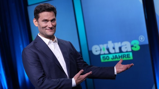 Christian Ehring, Moderator von "extra3"