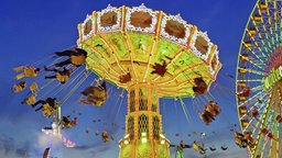 Symbolbild: Fahrgeschäfte auf der Cranger Kirmes (2024).