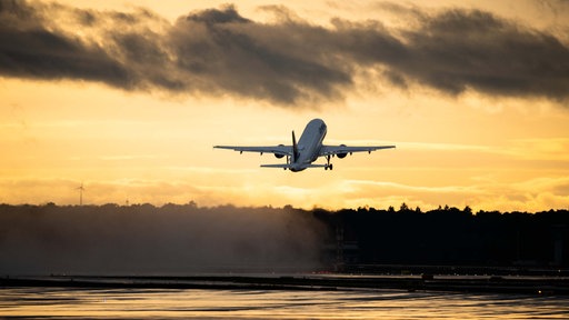 Symbolbild: Ein Flugzeug beim Start