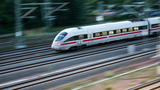 Symbolbild: Ein ICE der Deutschen Bahn