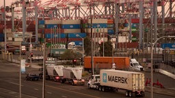 Das Long Beach Container Terminal (LBCT) im Hafen von Long Beach, Kalifornien.
