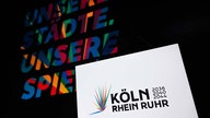 Das Logo ist beim Start der Kampagne für die Bewerbung der Region Rhein-Ruhr, mit Köln als "Leading City", um Olympische und Paralympische Spiele in der Lanxess-Arena zu sehen (19.01.2026).