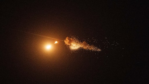 Symbolbild: Die ukrainische Luftabwehr fängt eine Shahed-Drohne während eines russischen Luftangriffs auf die Hauptstadt in Kiew ab (2024).