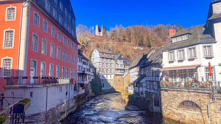 Historische Altstadt von Monschau mit Fluss
