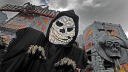 Die Geisterbahn Daemonium auf der Düsseldorfer Rheinkirmes