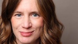 Porträt von Jana Hansmeier.
