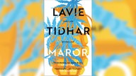 Das Buchcover zu Lavie Tidhars Maror zeigt die Illustration einer orangefarbenen Handgranate, teilweise bedeckt mit blauen Blättern einer Pflanze.