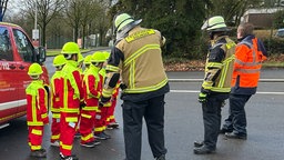 Kinder trainieren bei der Feuerwehr in Solingen