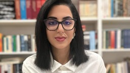 Porträtaufnahme von Influencerin Nur El-Huda Chehade.