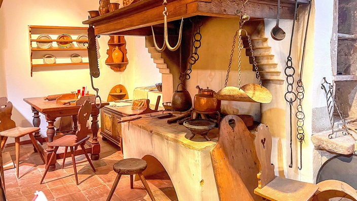 Blick in einen Ausstellungsaum des Grimm Museums in Steinau. 