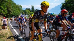 Symbolbild: Rennradfahrerinnen an der Côte de Chexbres während der zweiten Etappe der Tour de France Femmes 2026.