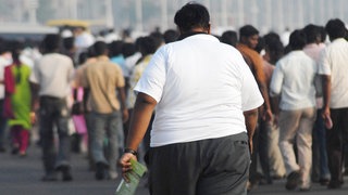 Übergewichtiger Mann in Indien
